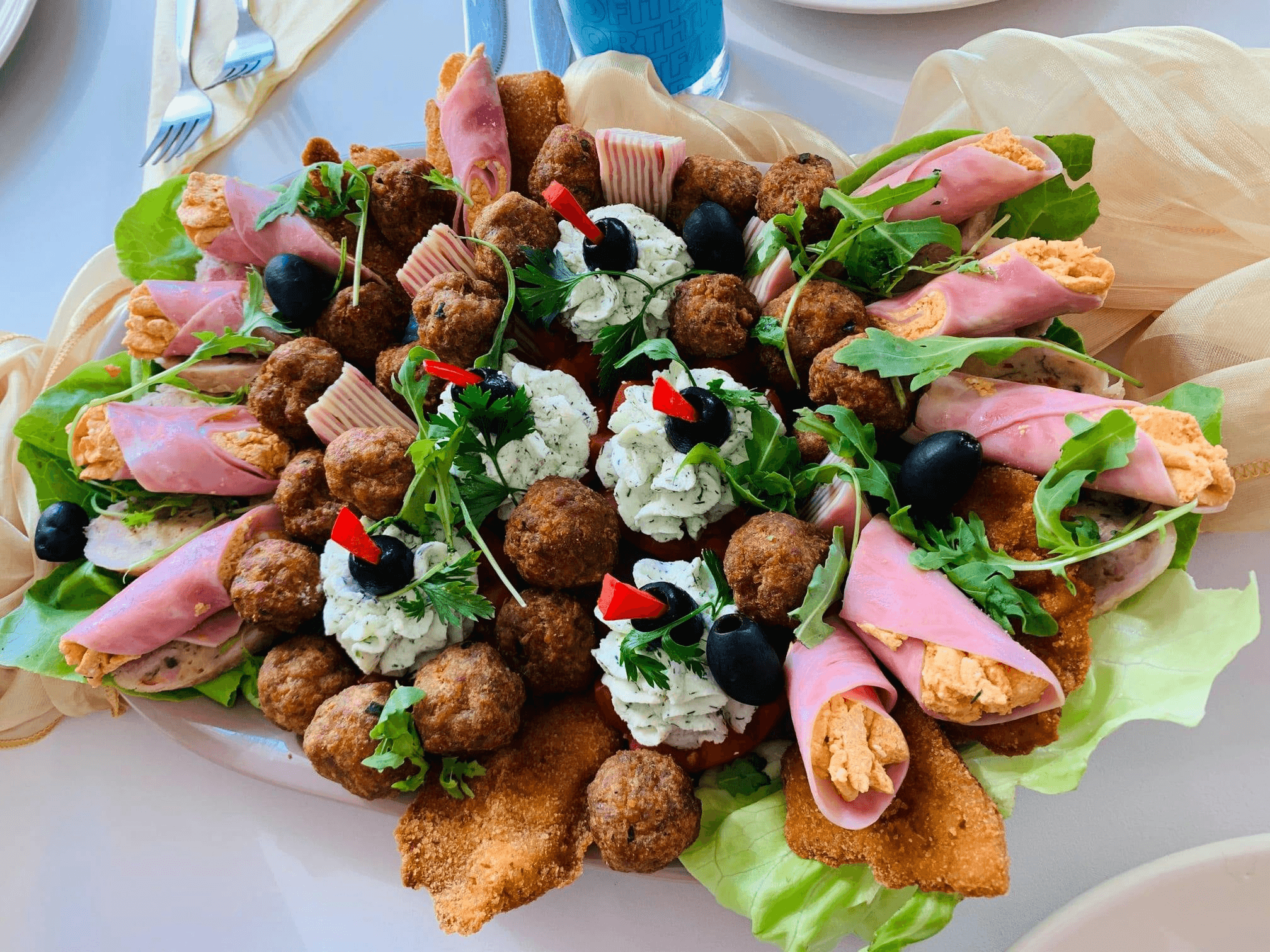 Platou cu aperitive diverse